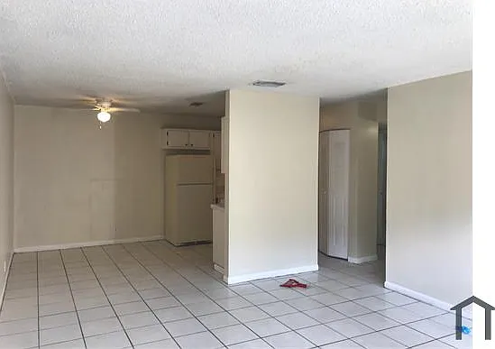 2 bed, $2,002 — Photo 2