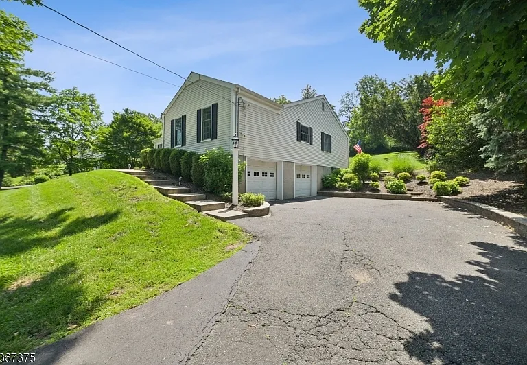 415 Fairmount Ave — Photo 28