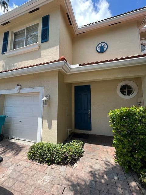 1st image of 3075 N Evergreen Cir