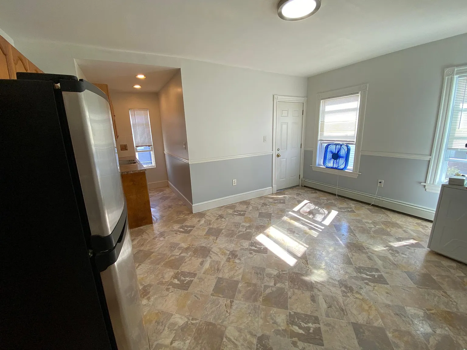 3 bed, 1000 sqft, $3,200 — Photo 3