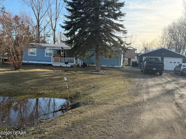 8301 N 52nd St, Grand Forks, ND 58203