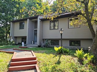 6 Ashford Ln, Niskayuna, NY 12309