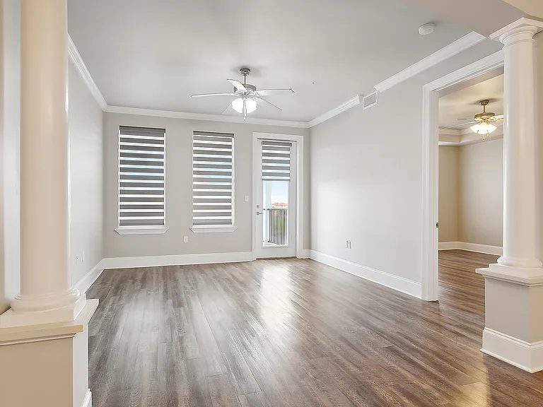 Lakeshore Condominium — Photo 7