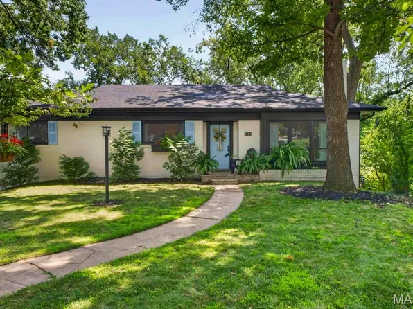 8704 W Kingsbury Ave, Saint Louis, MO 63124