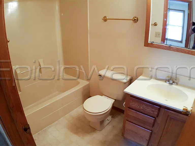 1504 Brookdale Ln NE — Photo 9