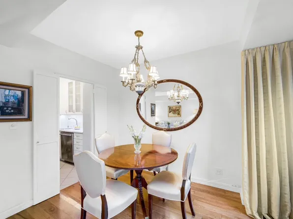 401 East 65th Street image 3 of 12