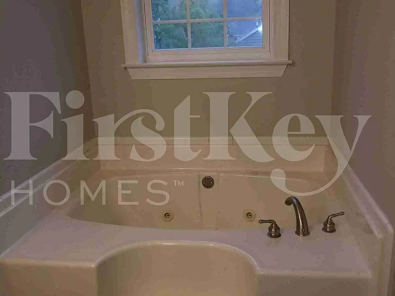 1911 Chestnut Oak Ln — Photo 36