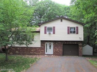 161 Lakeview Dr, Dingmans Ferry, PA 18328