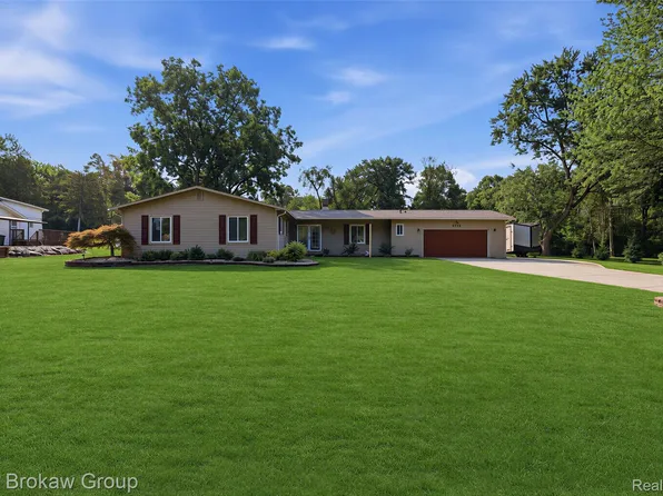 4474 Cedardale Ln, Flushing, MI 48433