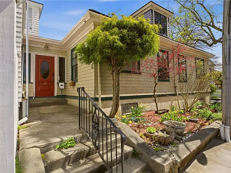 24 Spring St — Photo 3