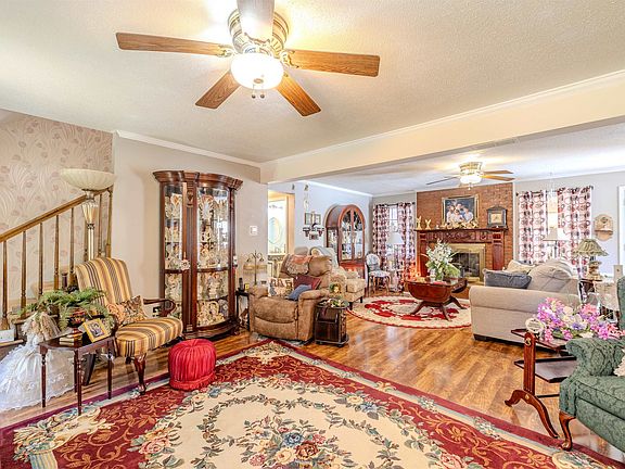 5th image of 1578 Dimwood St