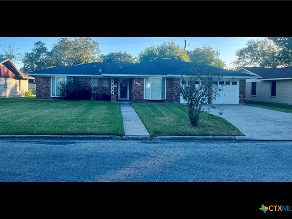 1308 Burkedale Dr, Port Lavaca, TX 77979
