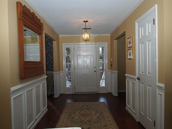 3rd image of 9732 Windsor Lake Blvd