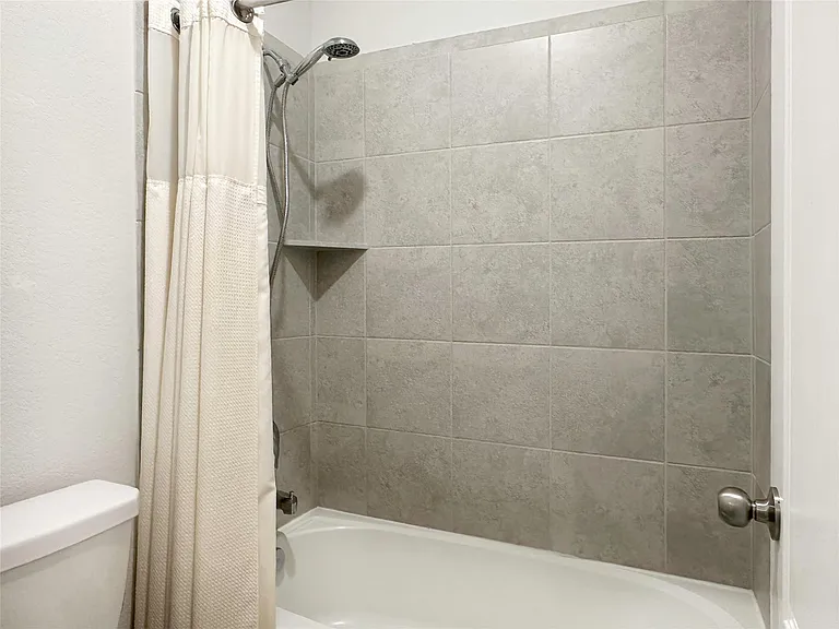 23610 Carducci Dr — Photo 31