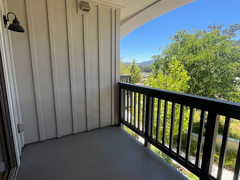Emerald Ridge Apartments — Photo 15