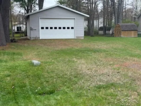 5603 N Easy St, Sanford, MI 48657