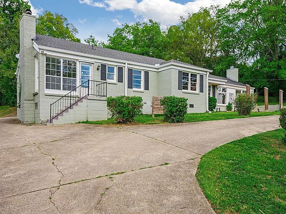 3rd image of 630 W Nocturne Dr