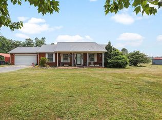 2126 Pine Grove Rd, Beattyville, KY 41311