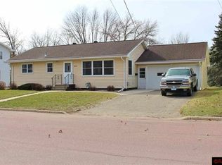 312 E Blue Earth St, Lake Crystal, MN 56055