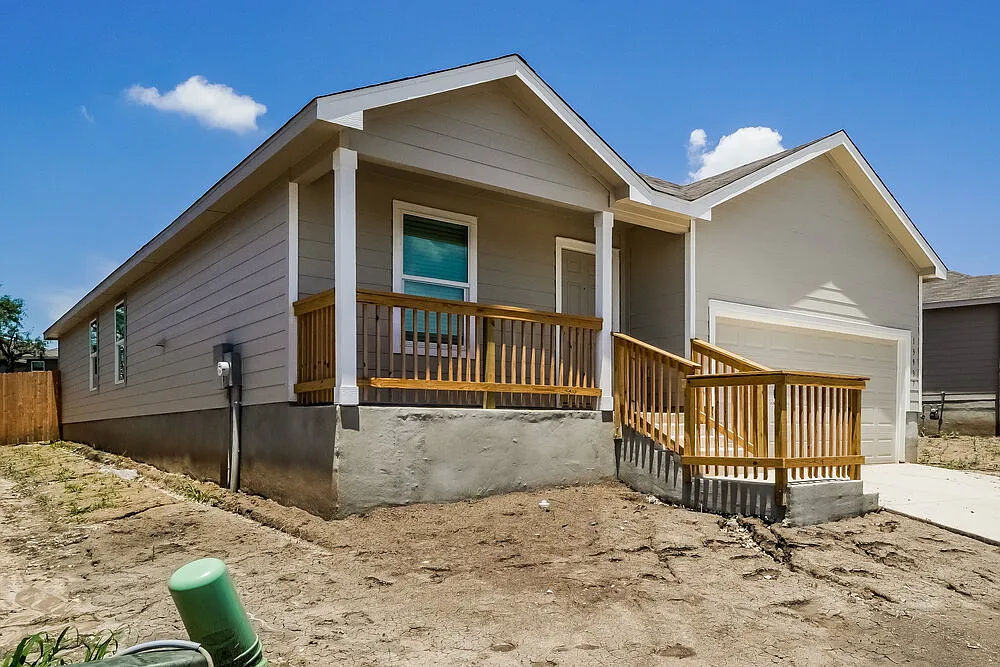 4 bed, 2.0 bath, 1667 sqft, $2,160 — Photo 3