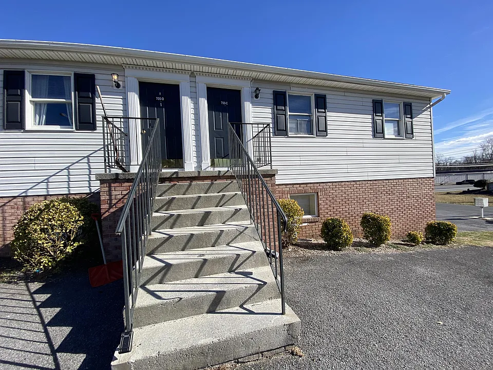 700 Thomas Ln