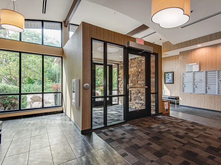 Oaks Glen Lake Apartments — Photo 14