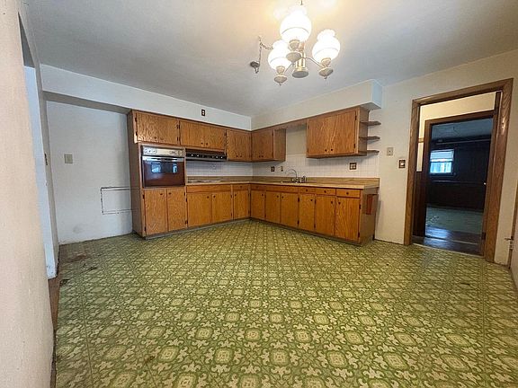 3rd image of 2421 Wallace Lake ROAD