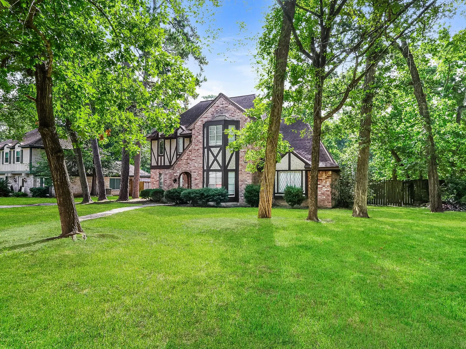 5 bed, 2.5 bath, 2497 sqft, $2,400 — Photo 1