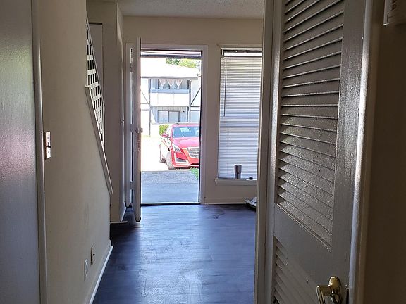 3rd image of 270 Tampa Dr #1