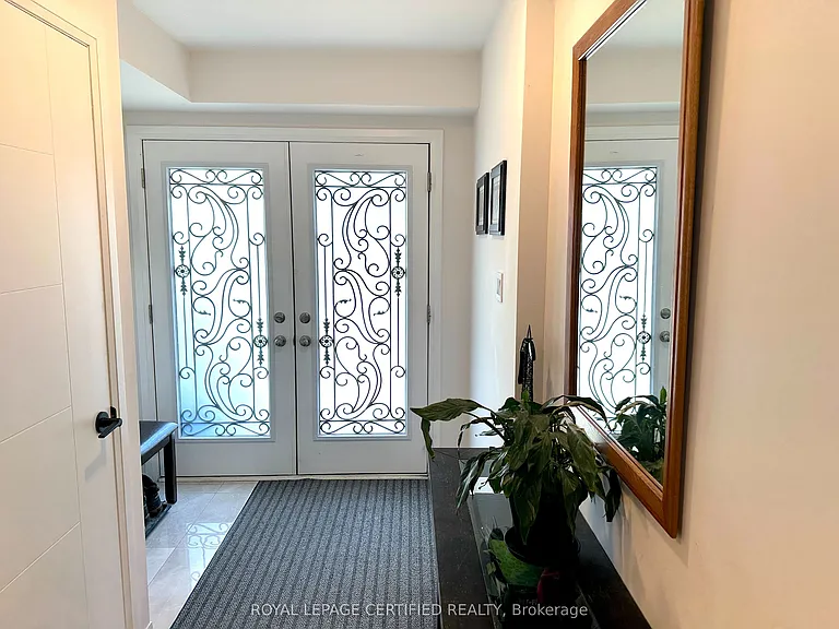 14 Ambereen Pl — Photo 3