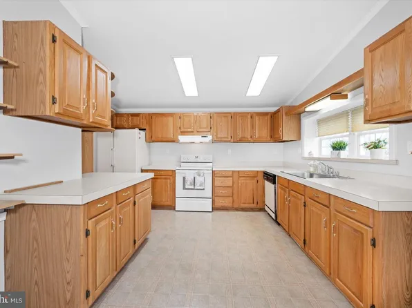 87 Joyce Dr, Wilmington, DE 19808