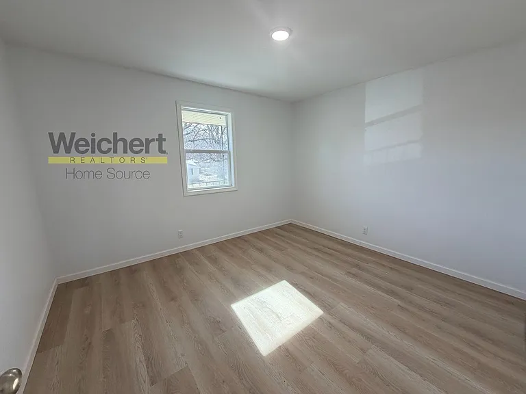 1205 W Hunt St — Photo 8