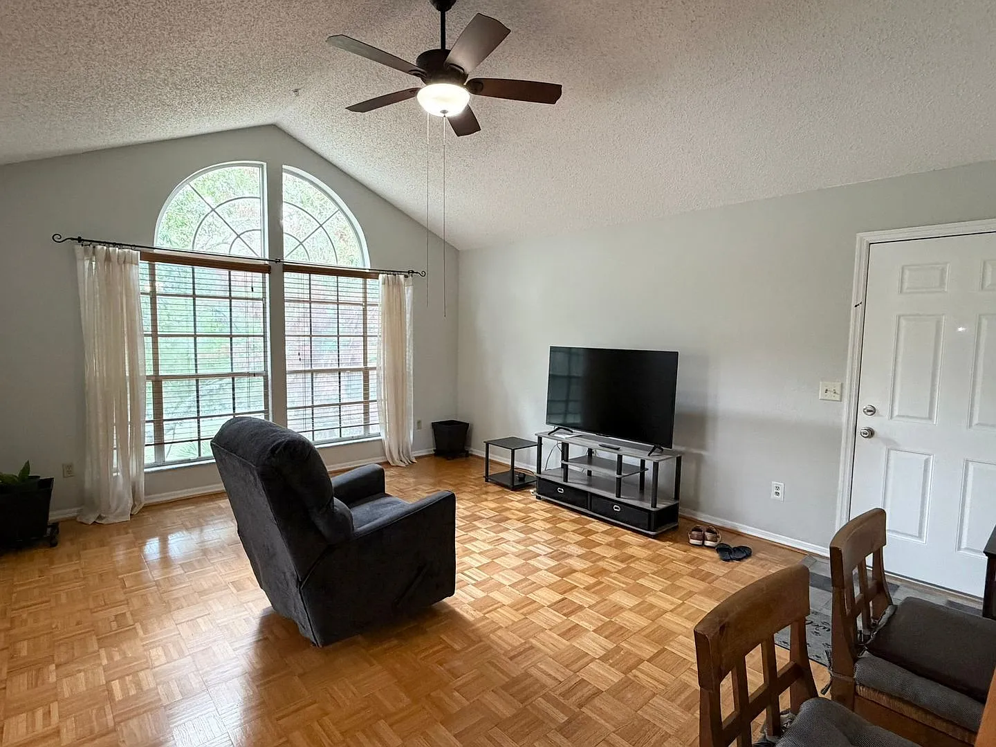 2 bed, 2.0 bath, 1151 sqft, $1,595 — Photo 4