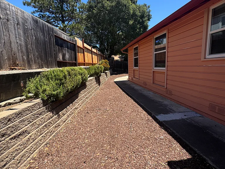 2230 Redwood St — Photo 38
