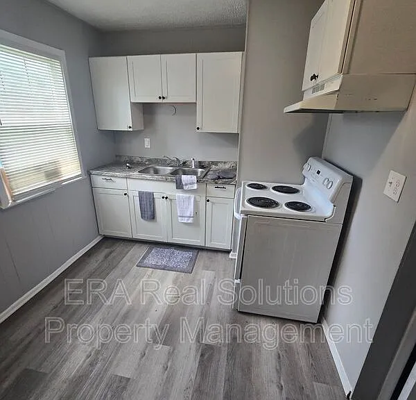 2236 Atwood Ter — Photo 6