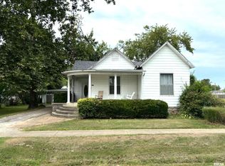 607 N Main St, Sandoval, IL 62882