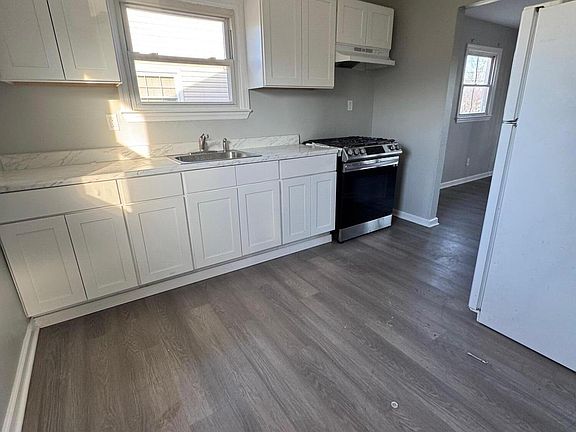 3rd image of 40 Liberty St