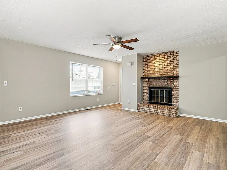 3301 Kristin Ct — Photo 3