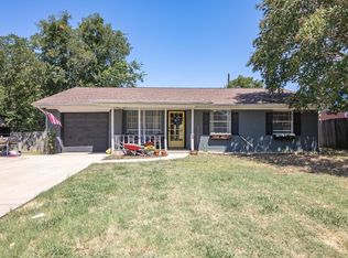 566 Lakeshore Dr, Ennis, TX 75119