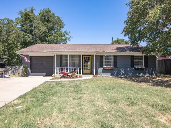 566 Lakeshore Dr, Ennis, TX 75119