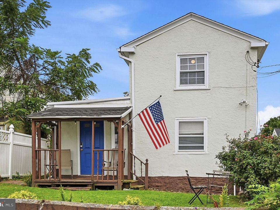 1st image of 407 Jefferson St
