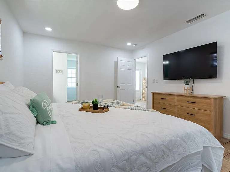 7354 Biltmore Dr — Photo 24