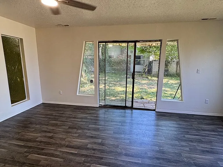 8003 N Wabash Ave — Photo 16