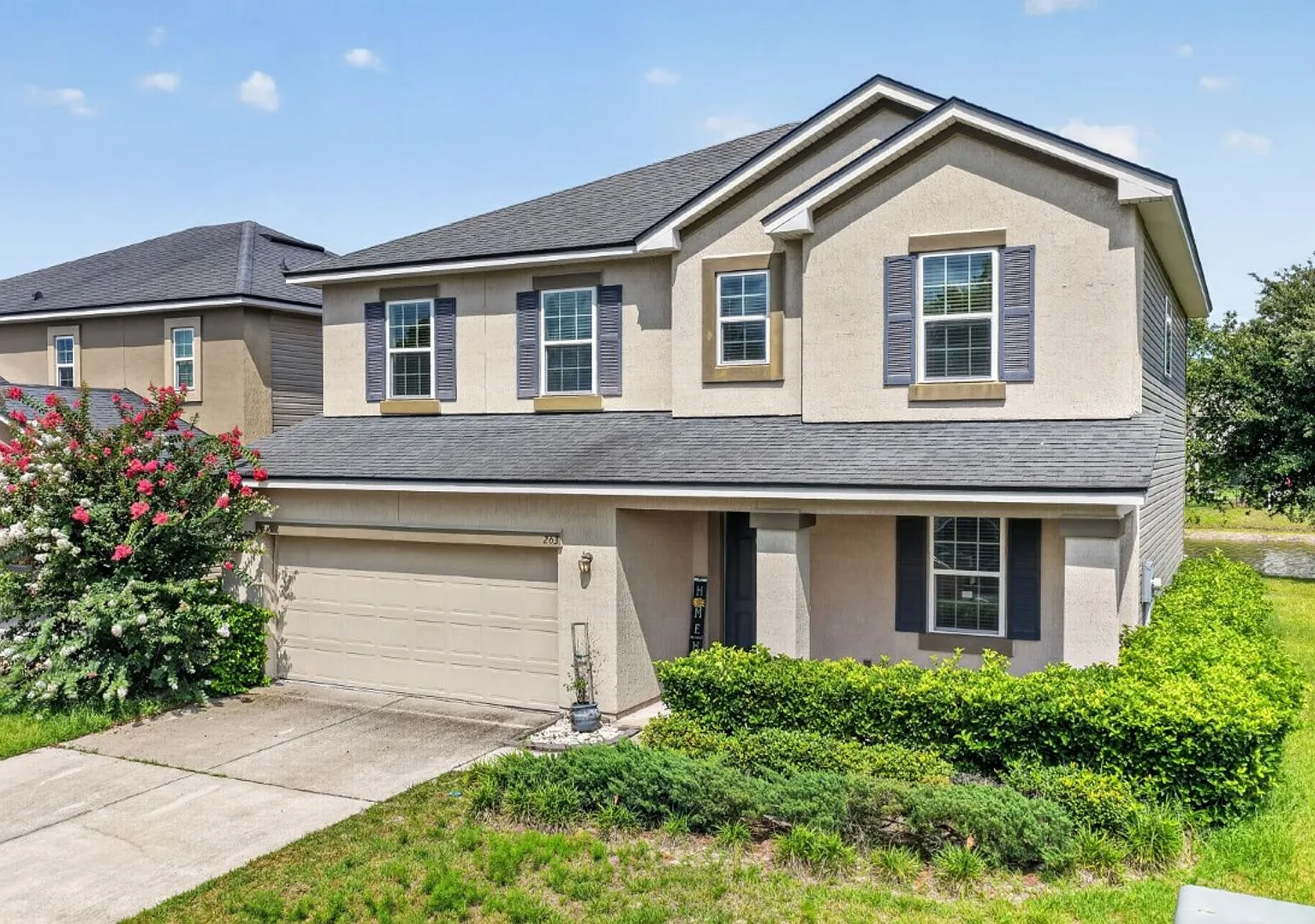 Large 4 bedroom home in Oakleaf — Photo 2