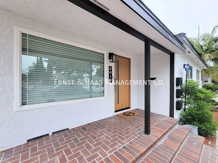 Fully Renovated 3-Bedroom Front Home in a Prime Lakewood Location! — Photo 2