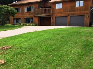 22500 Great River Rd, Le Claire, IA 52753