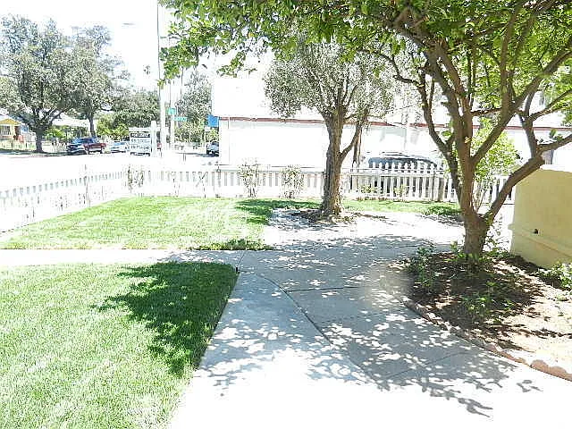 1250 E Villa St — Photo 15