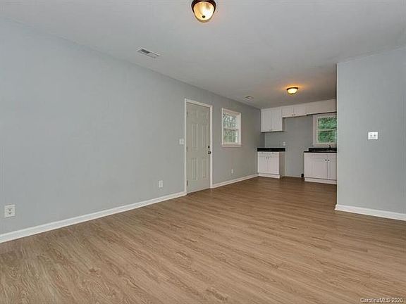 3rd image of 1919 Petty Rd