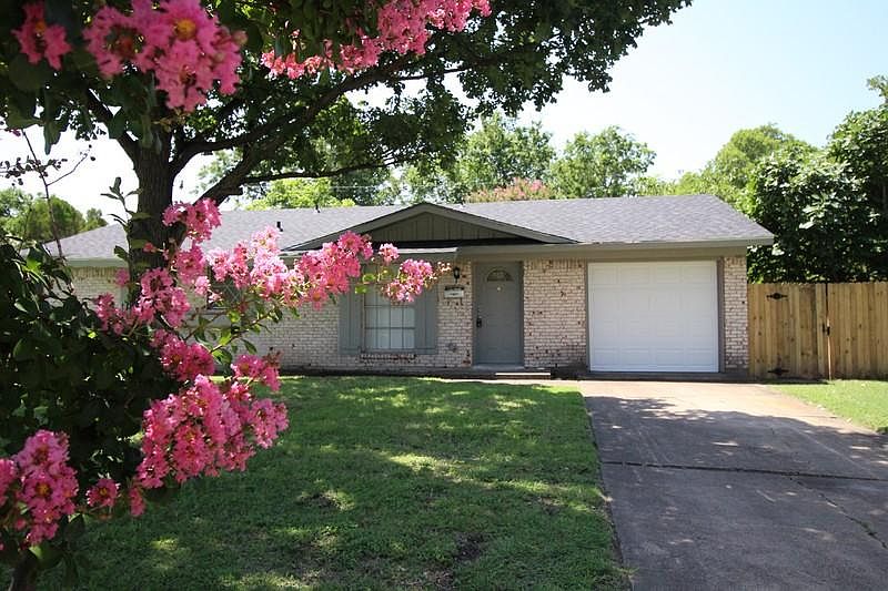 1st image of 303 Coral Cir