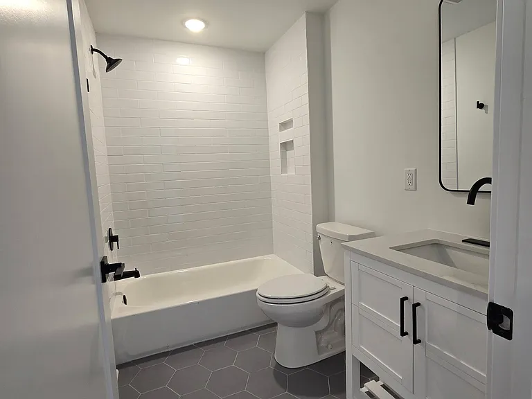 1628 Ridge Ave #B — Photo 4